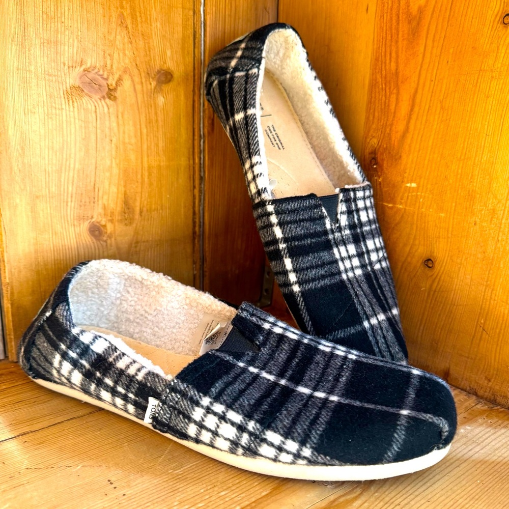 TOMS Belmont Wool Blend Black & White Plaid Faux Shearling Slip Ons 10